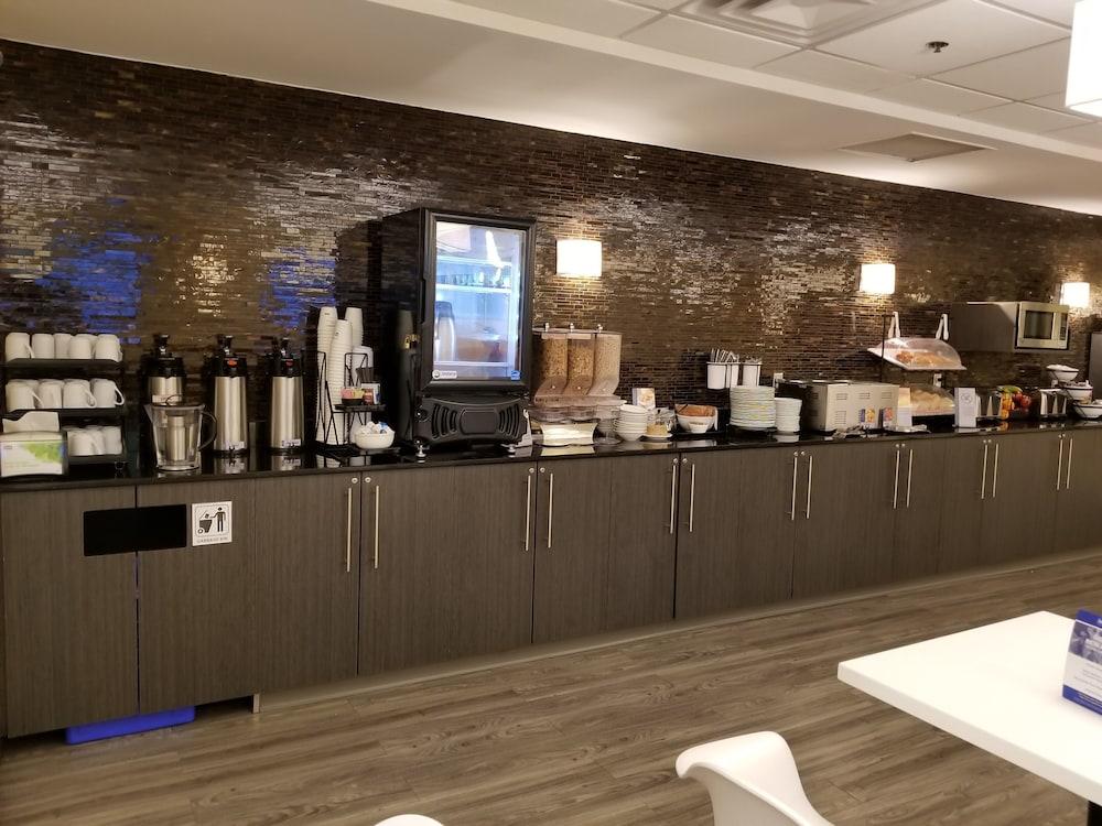 Best Western Plus Airport Inn & Suites Saskatoon Zewnętrze zdjęcie